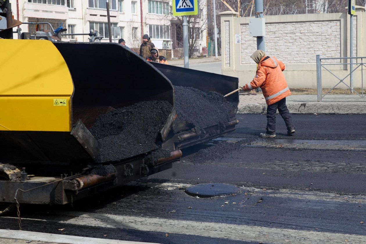 В областном центре приступили к ремонту дорог горячим асфальтом  пресс-служба мэрии города