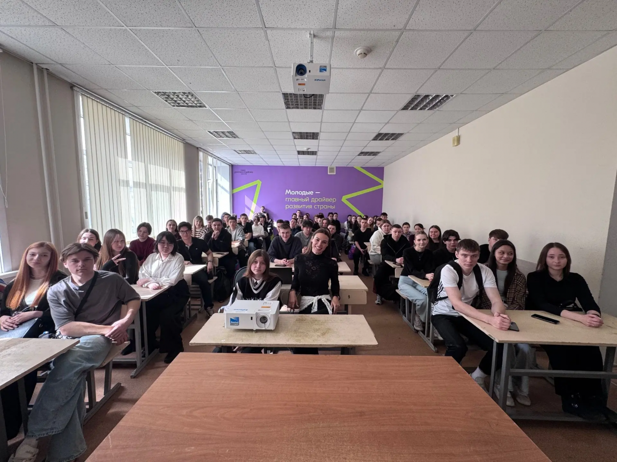 Чемпионка России по боксу из Ангарска встретилась со студентами колледжа БГУ ТНТ (16+)