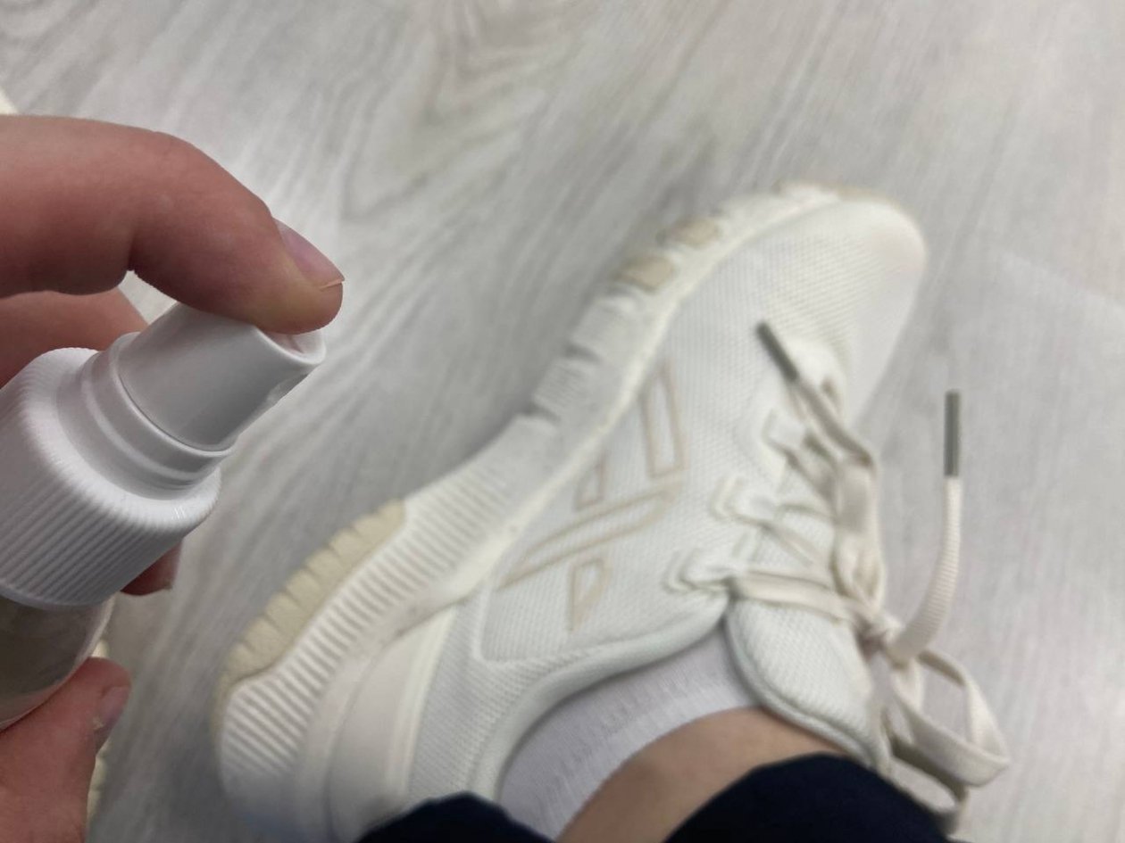 Даже дешевая обувь не пропускает воду - беру 1 средство из косметички ИА SevastopolMedia