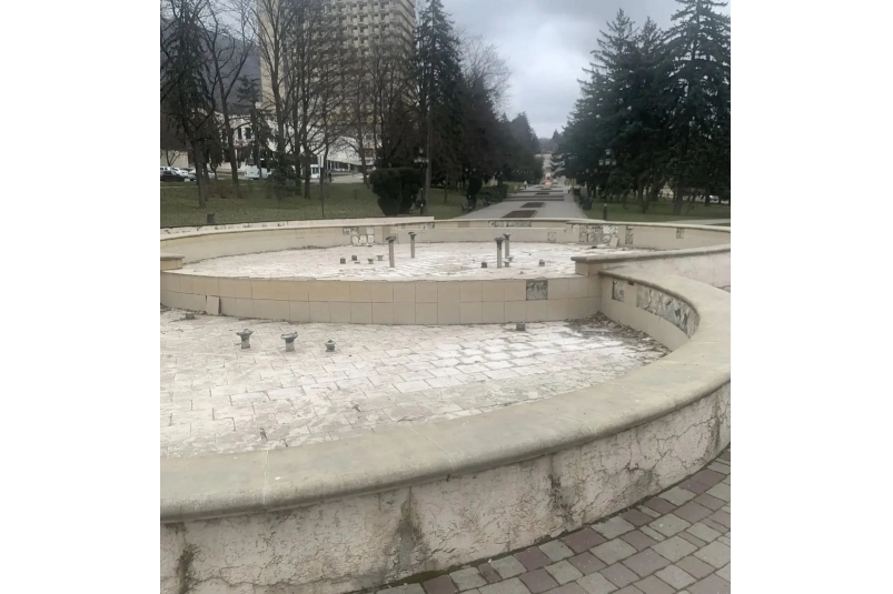 В Пятигорске обновляют светомузыкальный фонтан на улице Коста Хетагурова Пресс-служба администрации Пятигорска