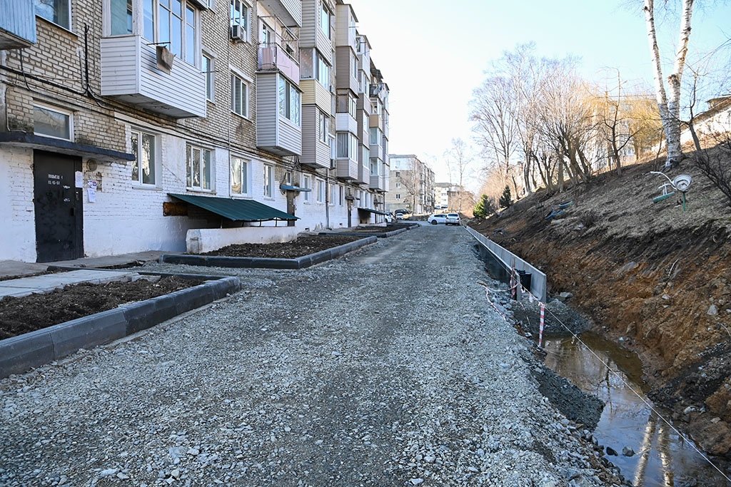 От бордюров до освещения: в Находке продолжают благоустраивать дворы пресс-служба администрации НГО