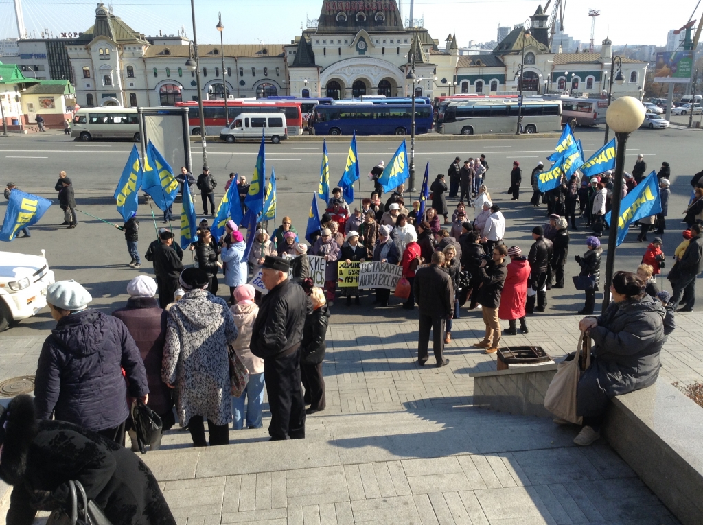 Члены партии ЛДПР собираются на митинг Алиса Мироненко