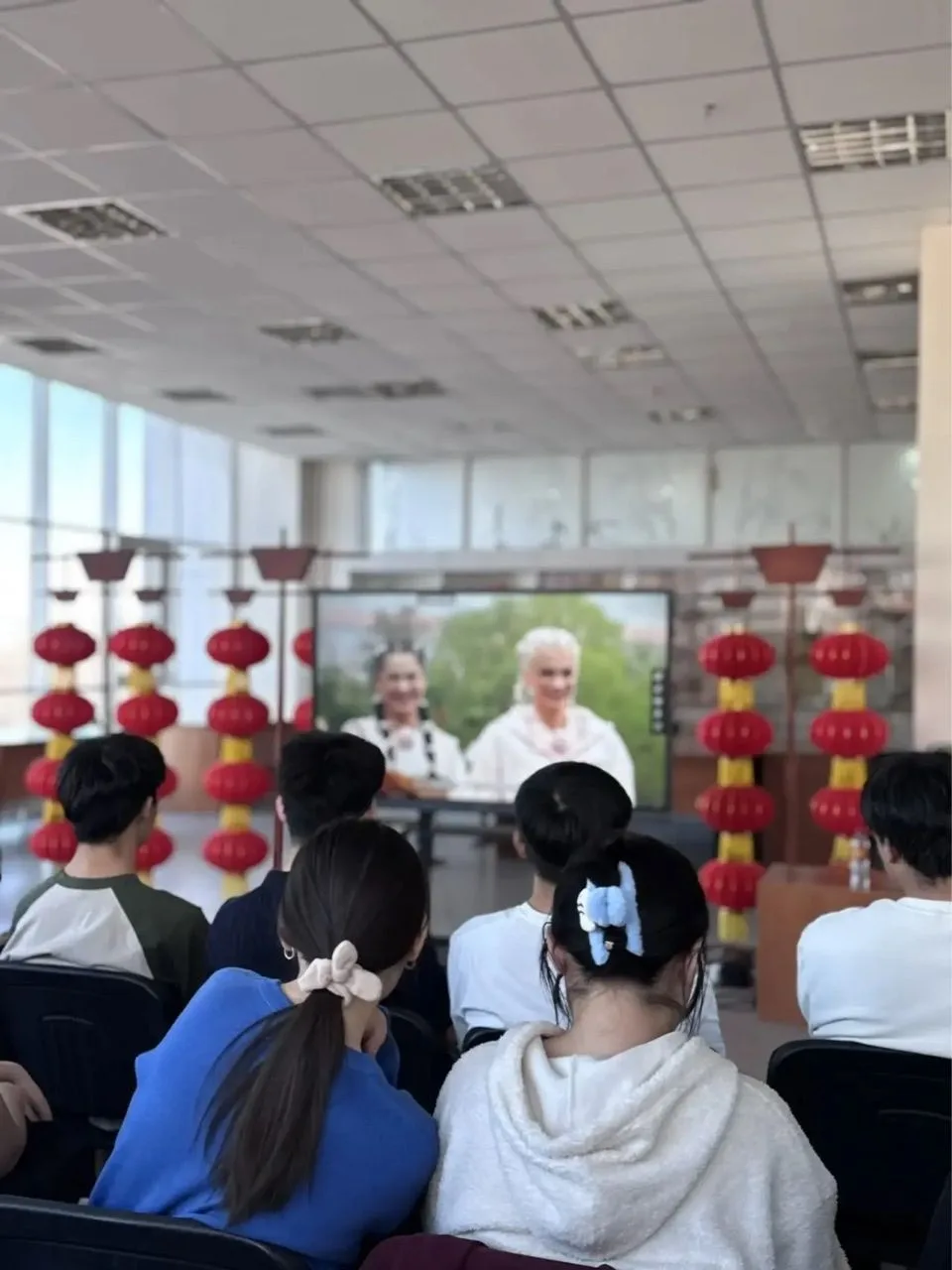 Премьера &quotСокровищ императора&quot в Иркутске: студенты из Китая оценили новый сезон ТНТ (16+)