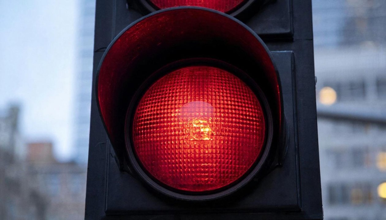 Проехал на красный - готовься платить: какие штрафы ждут водителей в 2026 году Создано при помощи ИИ