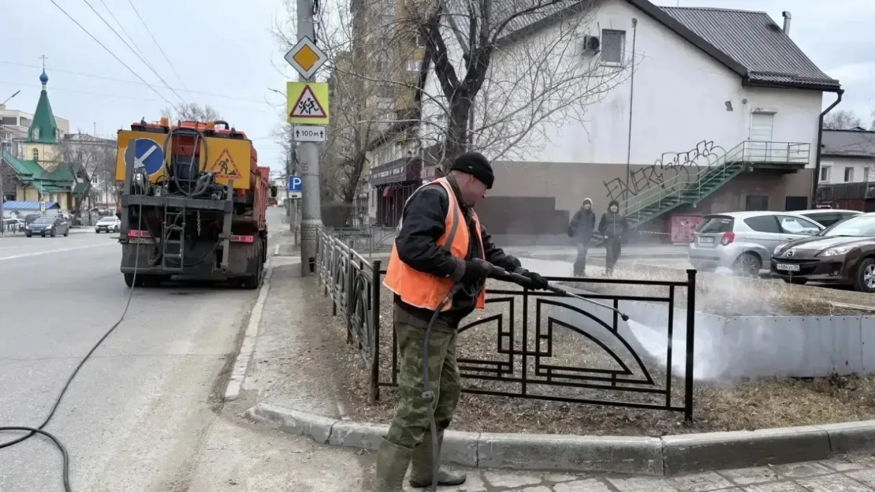 Иркутск обновляют в выходные  — от газонов до асфальта Пресс-служба мэрии города