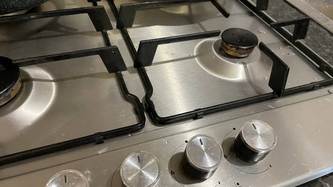 Пару ложек в горячую воду – решетки плиты как новенькие, даже тереть не надо ИА Stavropol.Media