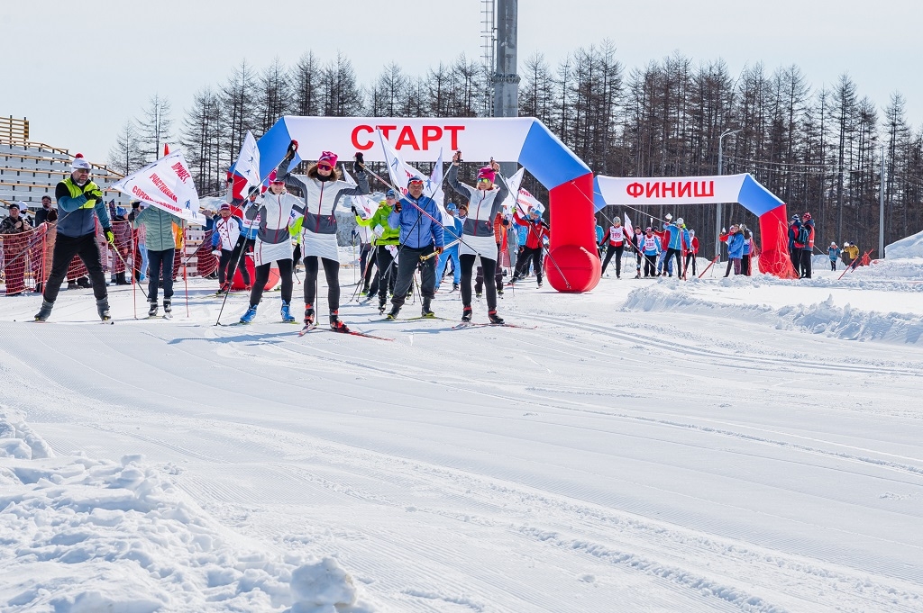 Универсальный лыжный стадион имени олимпийской чемпионки Елены Вяльбе открыли в Магадане Источник