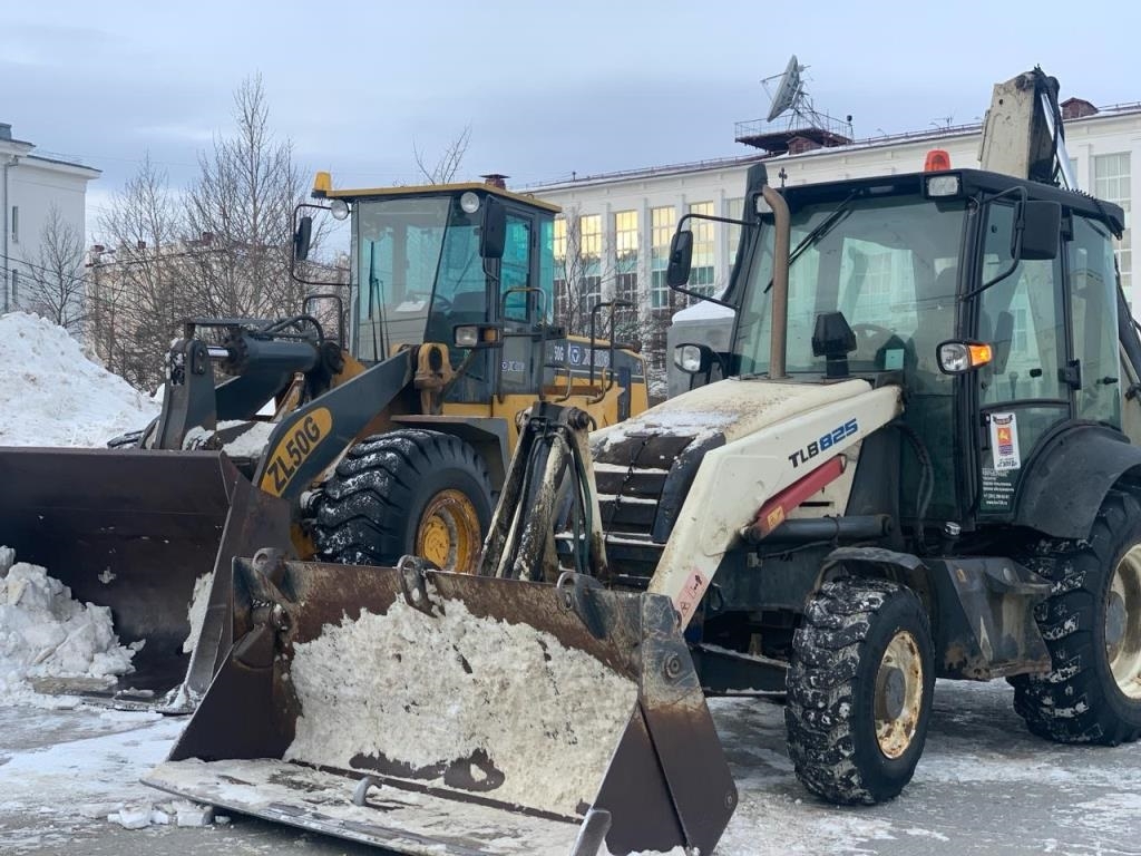 В Магадане продолжается расчистка от снега участков улично-дорожной сети Источник