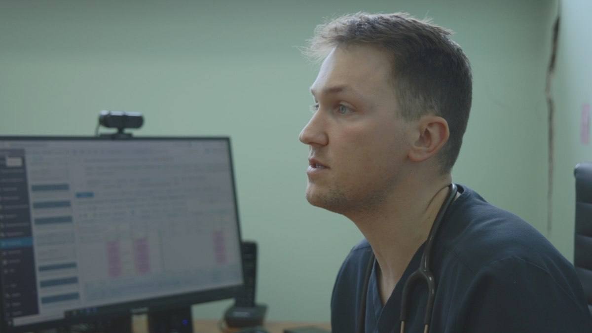 Врач-педиатр городской детской поликлиники №1 Андрей Хлиманков Минздрав Камчатки