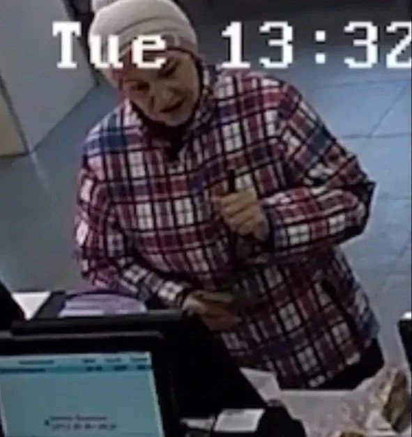 Подозреваемую в хищении банковской карты женщину разыскивают в Иркутске Пресс-служба ГУ МВД России по Иркутской области