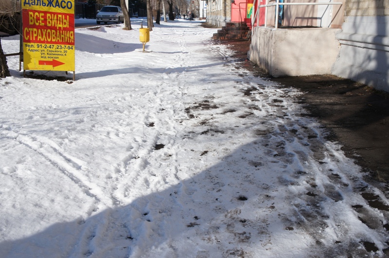 Тротуары не очищены от снега, Фото с места события собственное