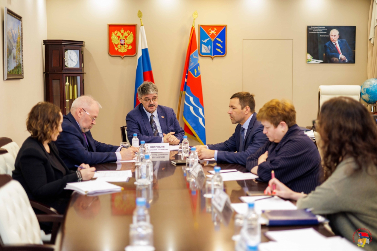 В Магаданской облдуме продолжается поиск комплексного решения вопросов детей-сирот Источник