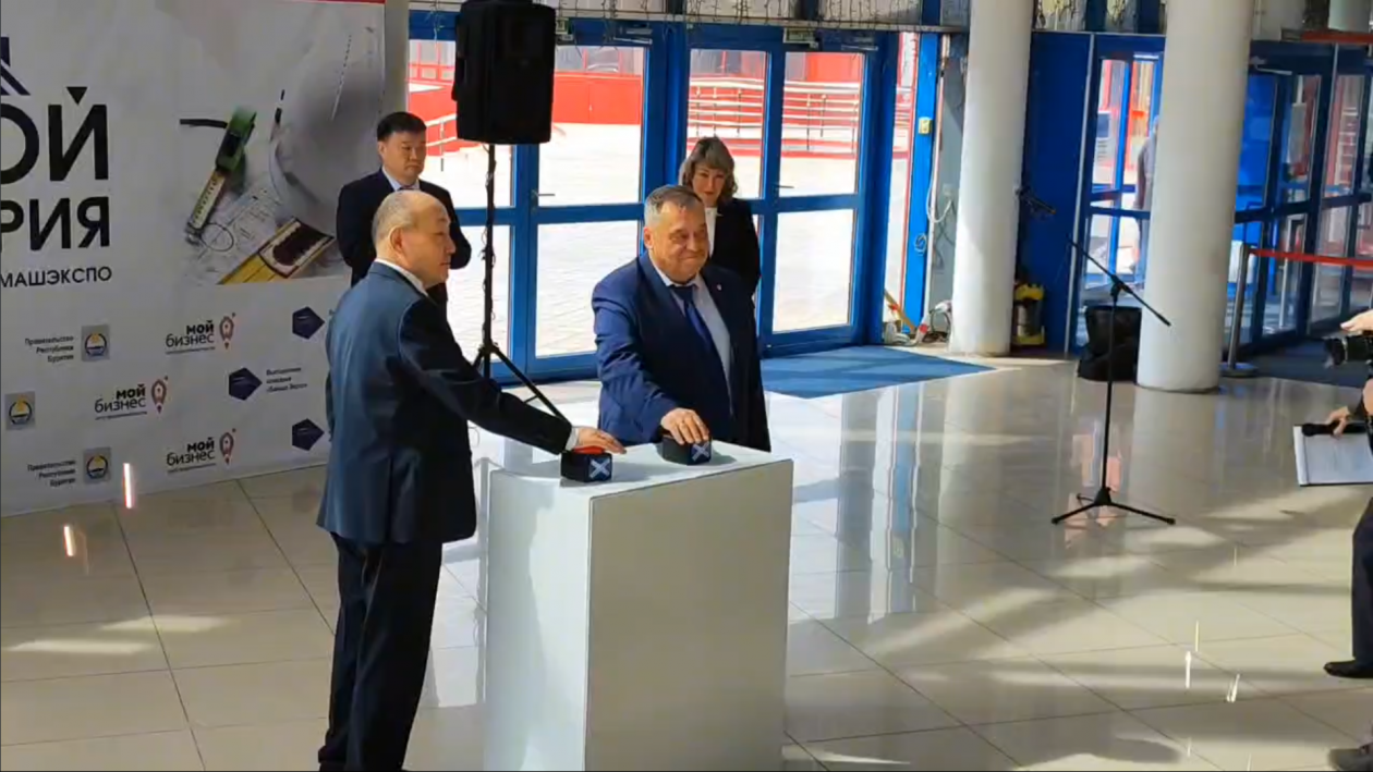 Более 70 строительных компаний представили продукцию на выставке в Бурятии пресс-служба правительства Бурятии