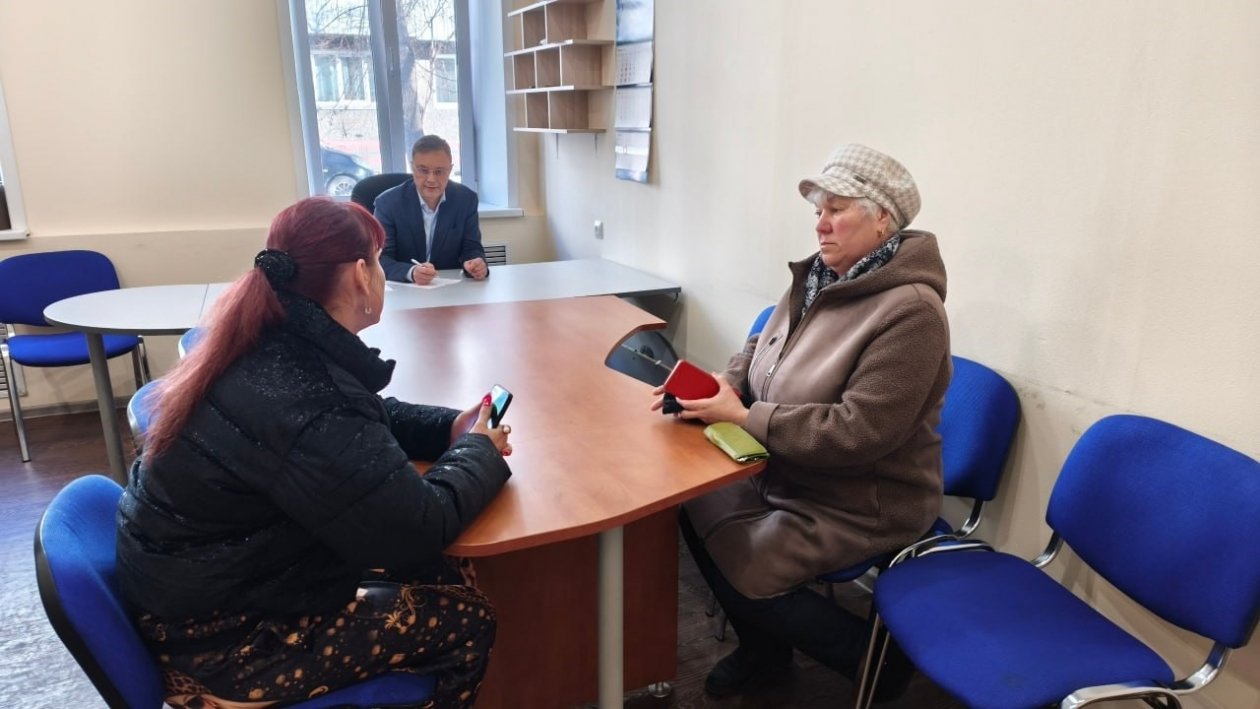 Депутаты думы Иркутска Павел Кудеев и Оксана Жучкова провели прием жителей Пресс-служба думы города