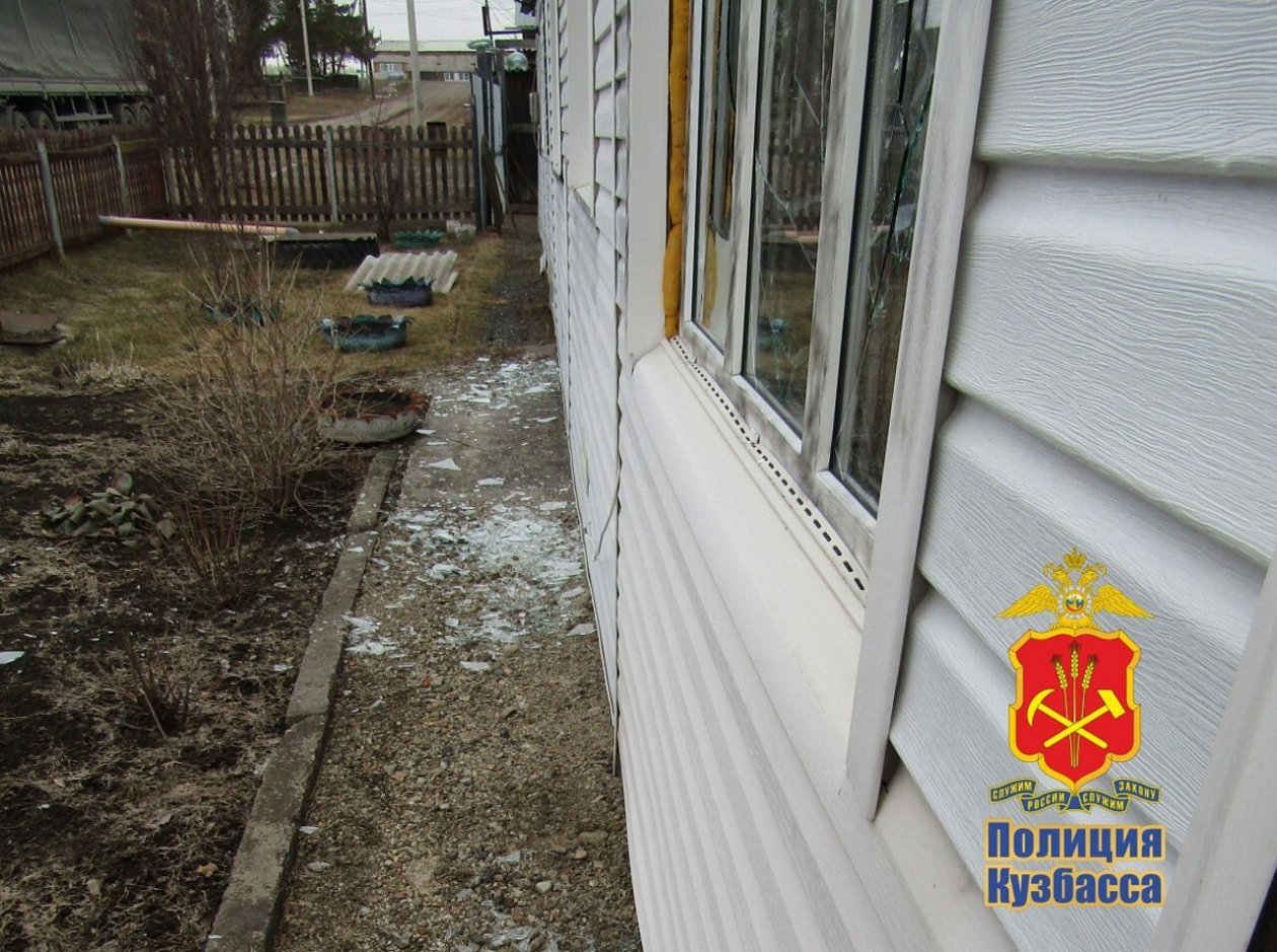 Пациент психбольницы молотком разгромил дом соседки пресс-служба полиции Кемеровской области