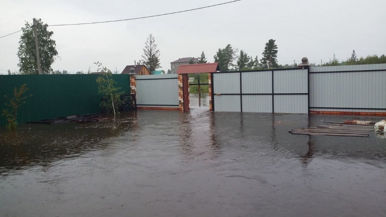 Наводнение, паводок, затопленный двор, вода Анна Хвостова, ИА ChitaMedia