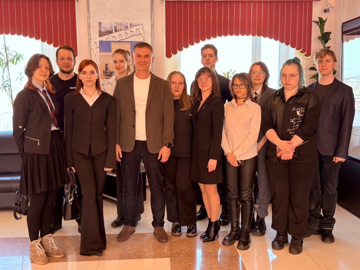 Первый зампреда Магаданской гордумы встретился со студентами Источник