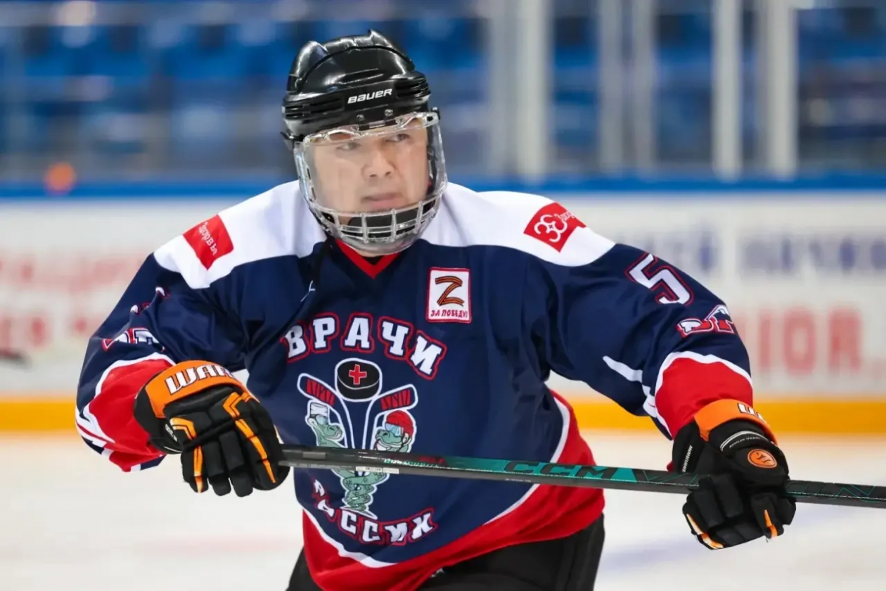 Бурятский нейрохирург взял серебро на всероссийском хоккейном турнире для врачей РКБ им. Семашко