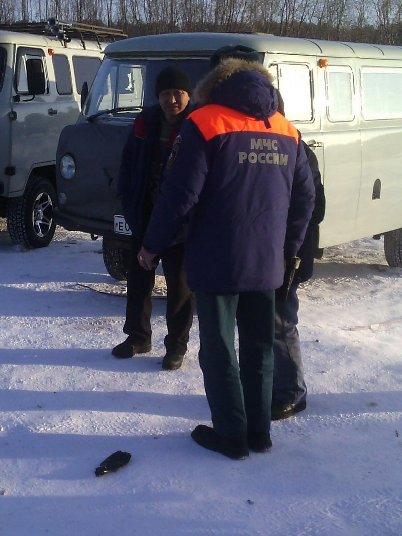 Переправа через реку Лена в Якутии осуществляется без разрешения, Фото с места события из других источников