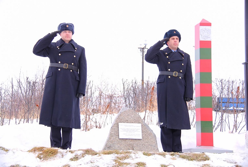 Инициатором создания памятника стал первый командир погранотряда Виктор Банга Пресс-служба мэрии Магадана