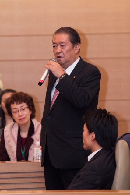 Выступление Кунио Хатояма , Фото с места события из других источников