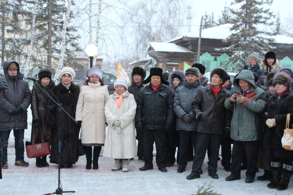 Памятник Степану Аржакову появился в Вилюйском улусе Якутии, Фото с места события из других источников