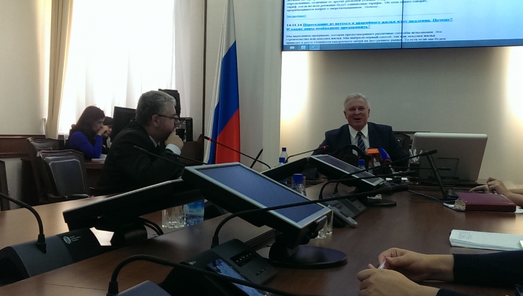 Глава Бурятии Вячеслав Наговицын отвечает на вопросы интернет-конференции 14 ноября 2014 года, Фото с места события собственное