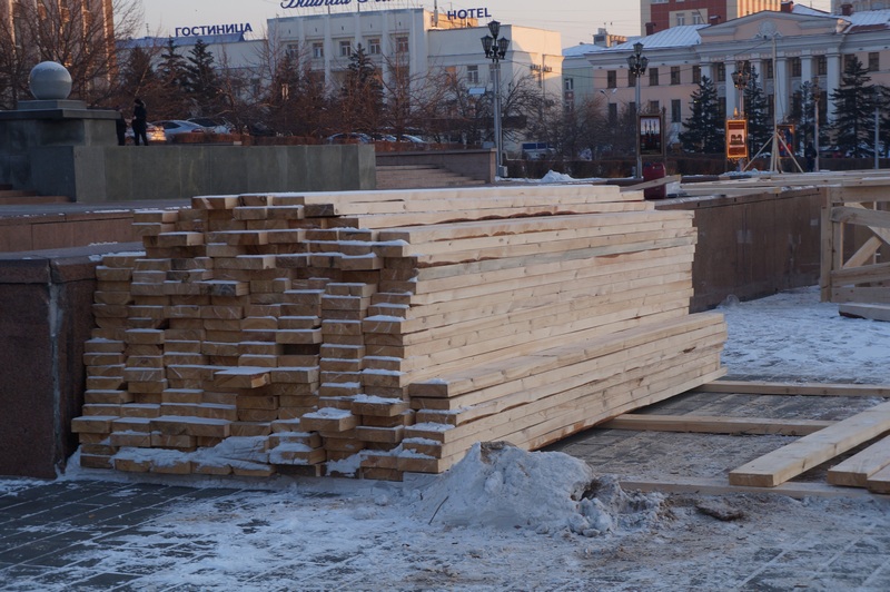 Ледовый городок в Улан-Удэ строить начали, а подрядчика еще не определили, Фото с места события собственное