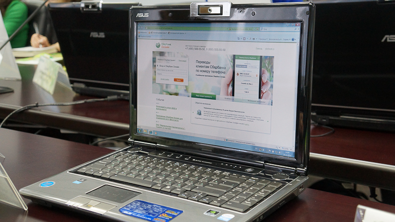 Новыми услугами можно пользоваться через Сбербанк Онлайн и приложения для мобильных телефонов, Фото с места события собственное