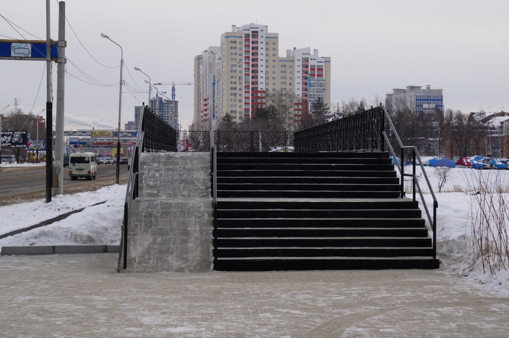 Лестница с пандусом, Фото с места события собственное