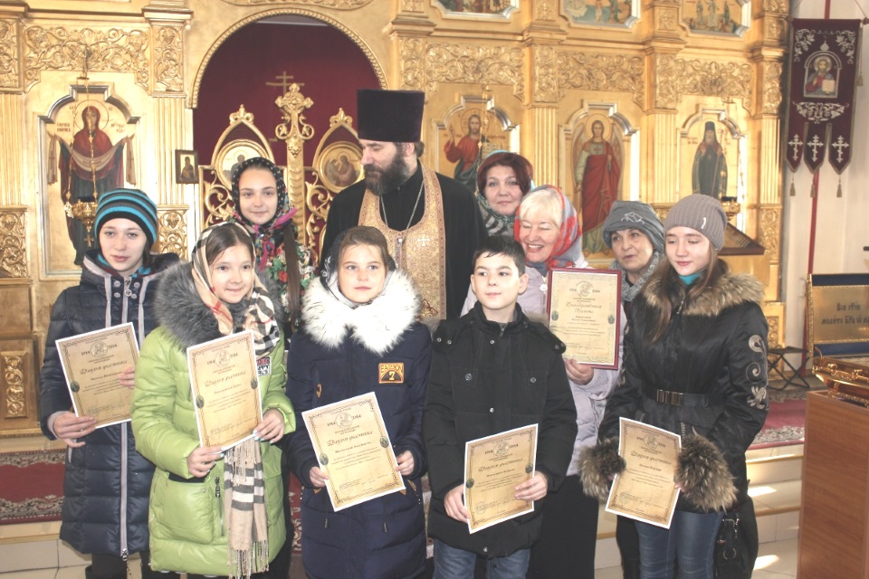 Юные художники в храме, Фото с места события из других источников