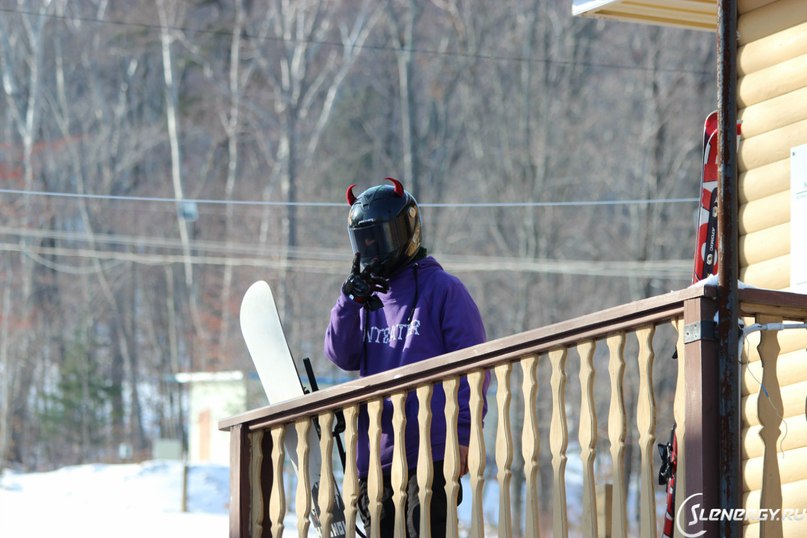 Шлем, Фото с места события из других источников