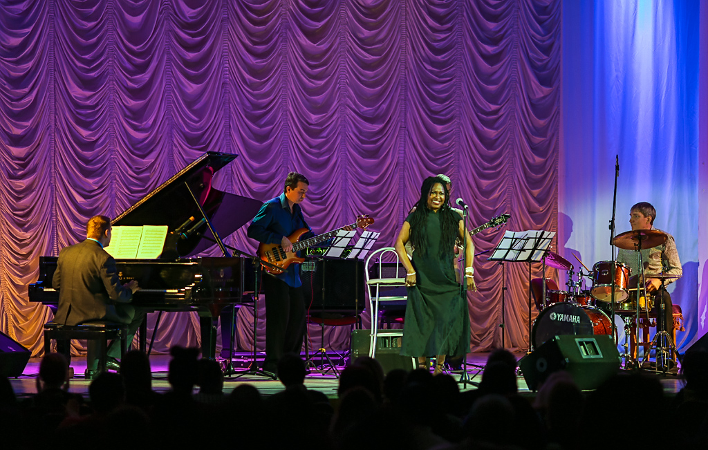 Обладательница премии Grammy Паулетта МакВильямс дала концерт в Улан-Удэ, Фото с места события собственное