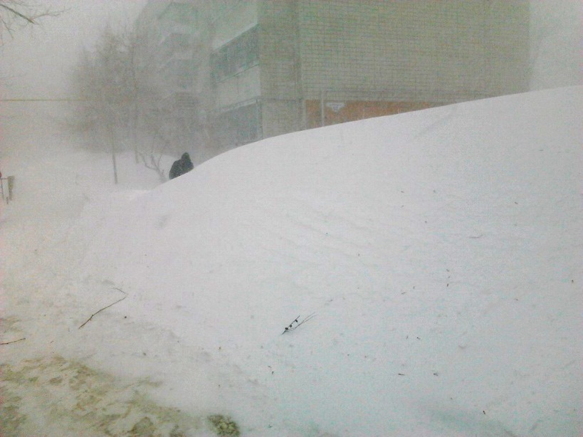 Огромные снежные барханы, Фото с места события из других источников