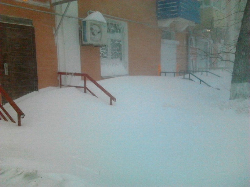 Закрытые магазины, Фото с места события из других источников