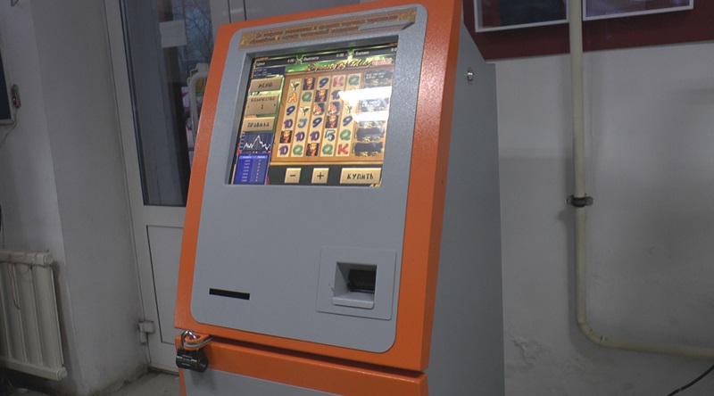 В изъятом игровом автомате находилась выручка в размере 20-ти тысяч рублей, Фото с места события из других источников