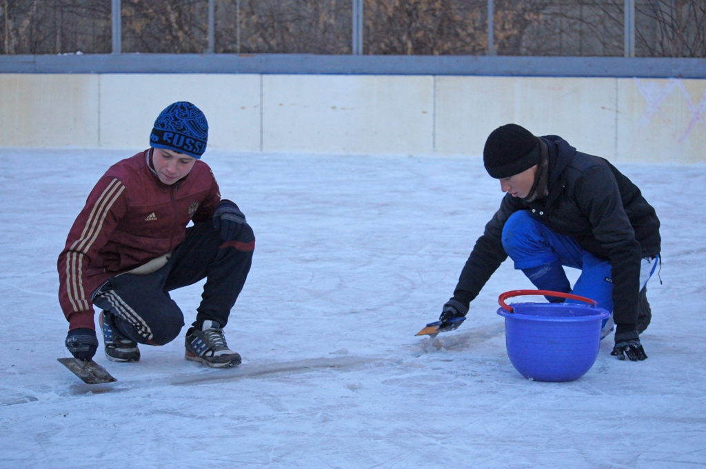 Подготовка льда, Фото с места события собственное