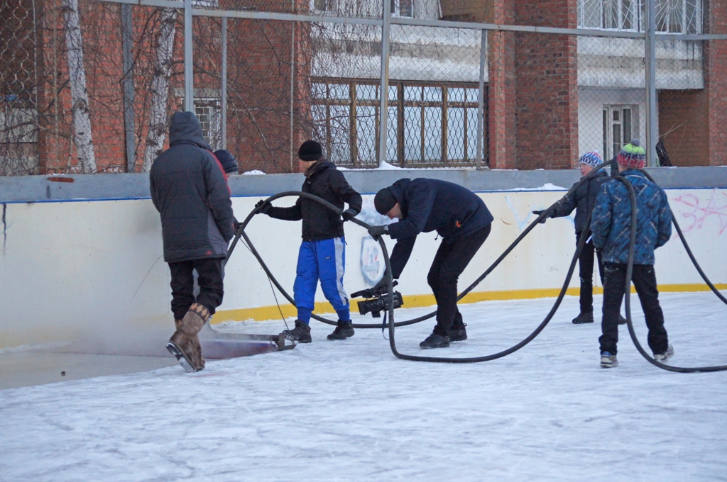 Заливка льда, Фото с места события собственное
