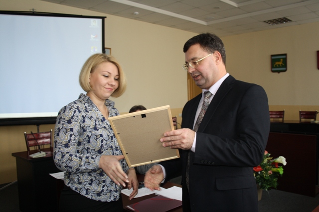 Диплом получает Ирина Куропятникова, Фото с места события собственное