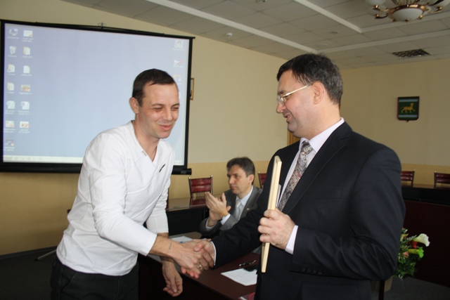 Руслан Шестопалов готов построить в Биробиджане завод по переработке макулатуры, Фото с места события собственное