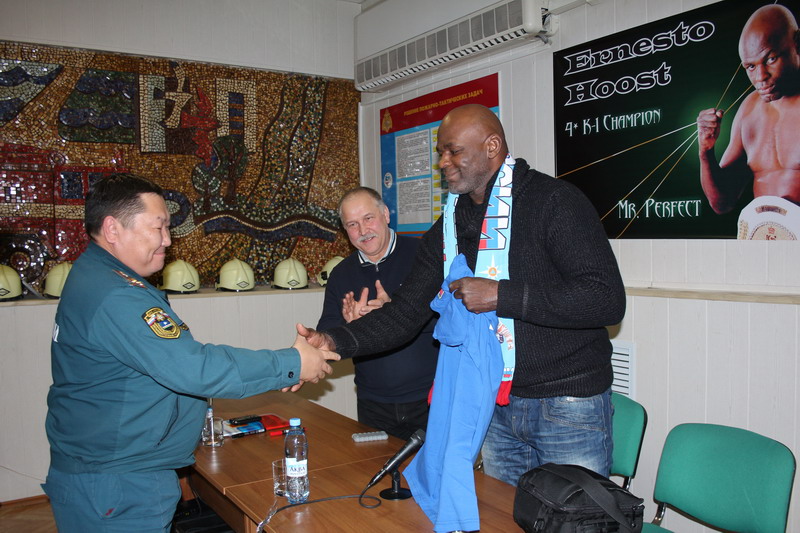 Эрнесто Хуст встретился с якутскими спасателями и пожарными, Фото с места события из других источников