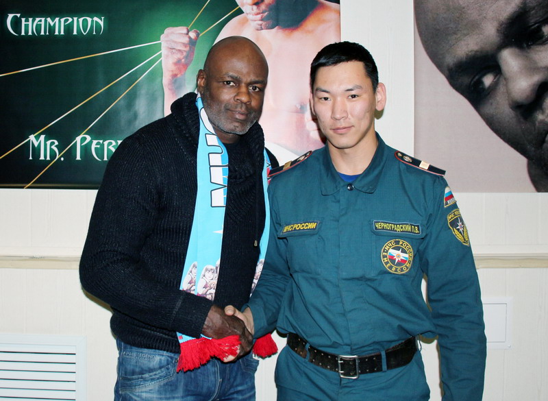 Эрнесто Хуст встретился с якутскими спасателями и пожарными, Фото с места события из других источников