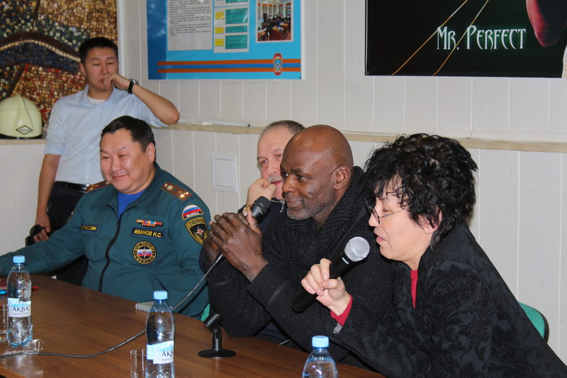 Эрнесто Хуст встретился с якутскими спасателями и пожарными, Фото с места события из других источников