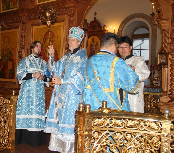 Митрополит Хабаровский и Приамурский Игнатий совершил диаконскую хиротонию студента сектора заочного обучения Хабаровской духовной семинарии Анатолия Куна (Кун Чеун Мин) в нижнем храме Спасо-Преображенского кафедрального собора за Божественной литургией, Фото с места события из других источников