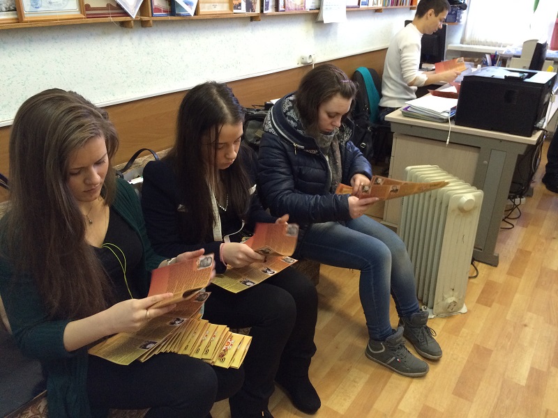 Организаторами мероприятия выступило управление социальной поддержки семьи и молодежи мэрии города и учащиеся Северо-Восточного государственного университета, Фото с места события собственное