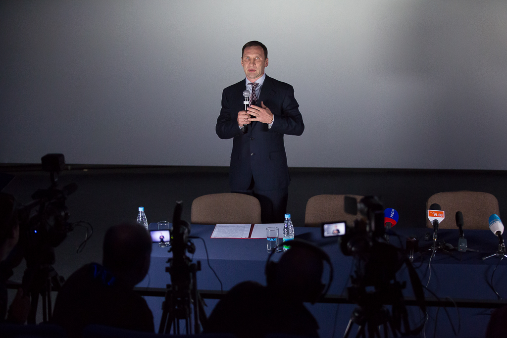 Пресс-конференция, Фото с места события собственное