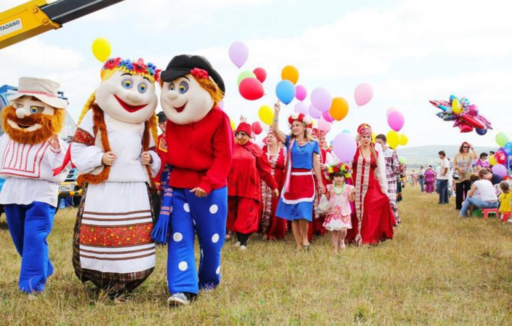 "Хоровод дружбы", Фото с места события из других источников