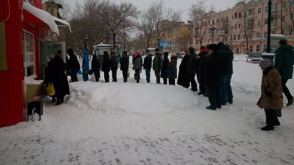 Хабаровчане в очереди за хлебом, Фото с места события из других источников