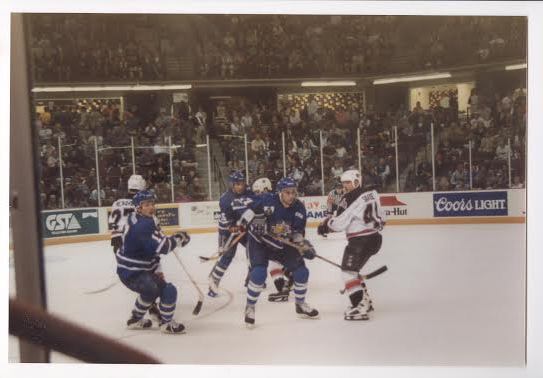 На льду хоккеисты хабаровского СКА-"Амура", Фото с места события из других источников