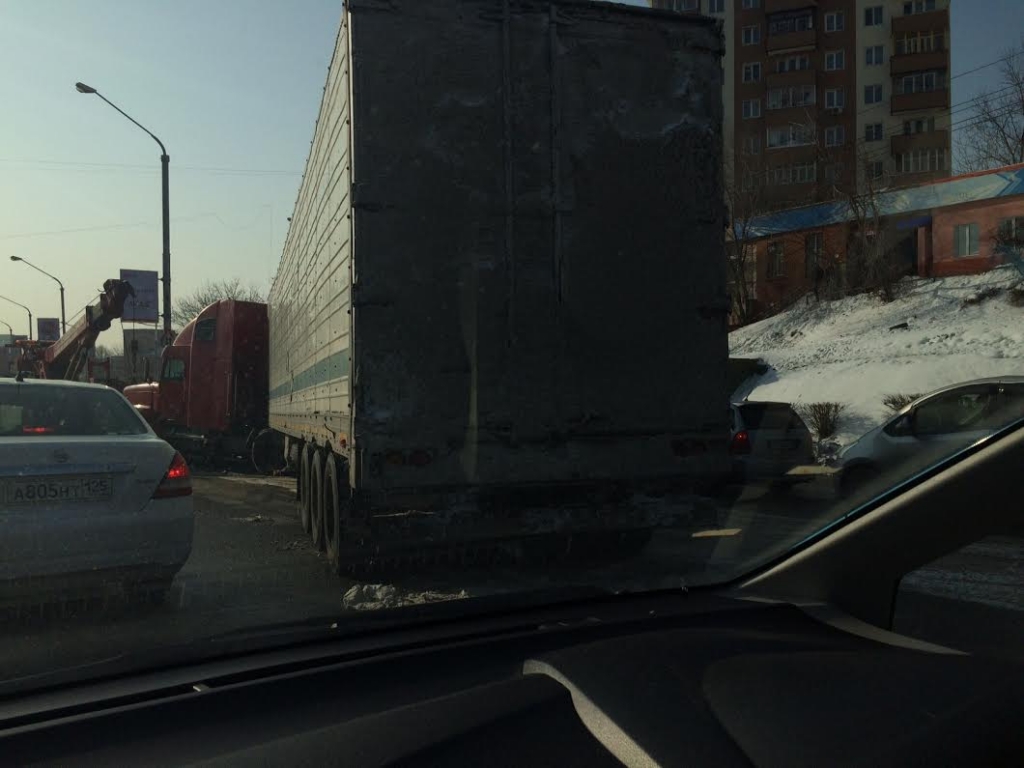 ДТП при въезде на Некрасовский путепровод, Фото с места события собственное